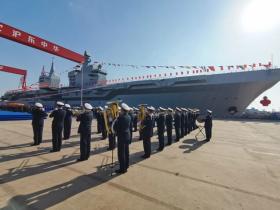 中国首艘076型舰顺利下水,电磁弹射引领世界