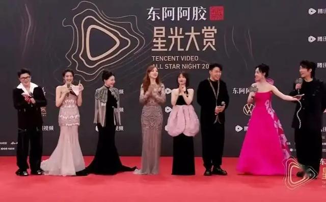 星光大赏开场尴尬,主持人遭网友集体吐槽